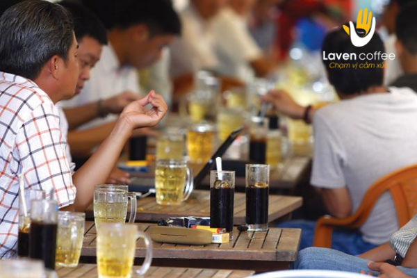 Văn hóa cà phê xưa của người Việt Nam là ở các quán cà phê vỉa hè
